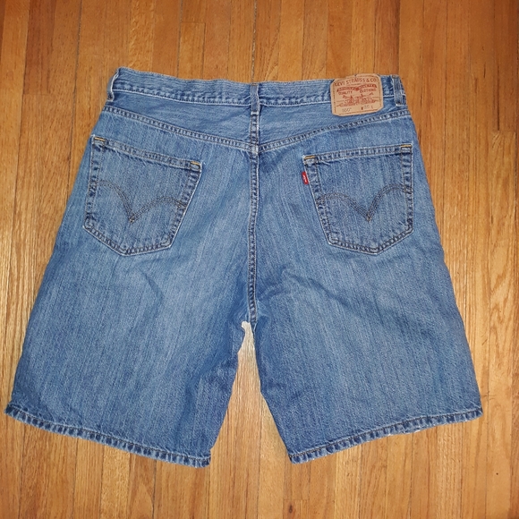 Levi's Other - Levi's 550 relaxed Jean shorts size 36